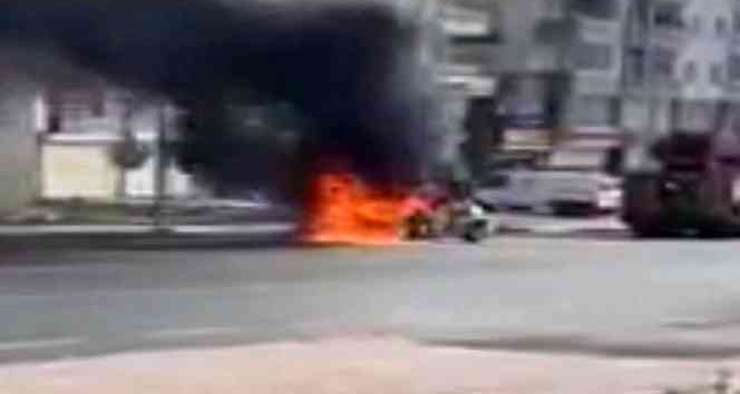 Seyir halindeki otomobil alevlere teslim oldu