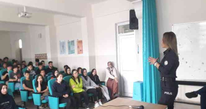 Zile’de öğrencilere “polislik mesleği ve nasıl polis olunur” anlatıldı
