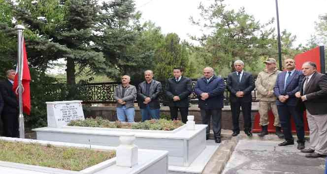 Şehit Eren Öztürk kabri başında anıldı
