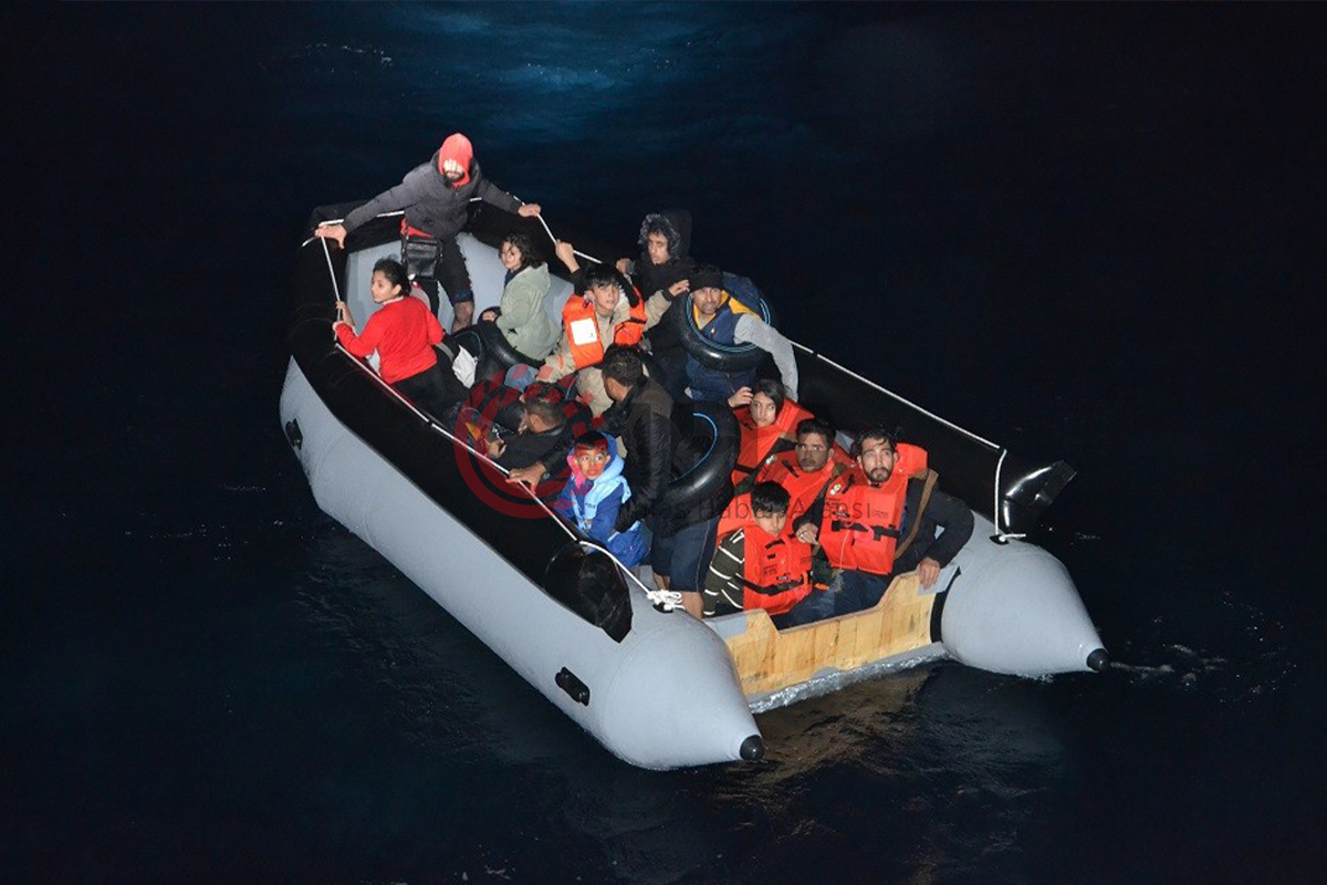 İzmir açıklarında 208 düzensiz göçmen kurtarıldı, 94 göçmen yakalandı