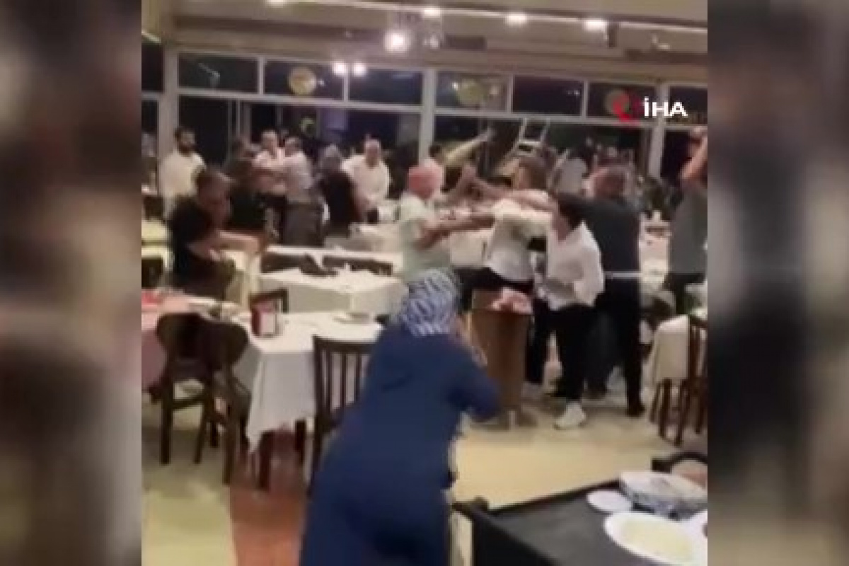 İstek şarkı isteyen müşterinin kafasında sandalye kırdılar