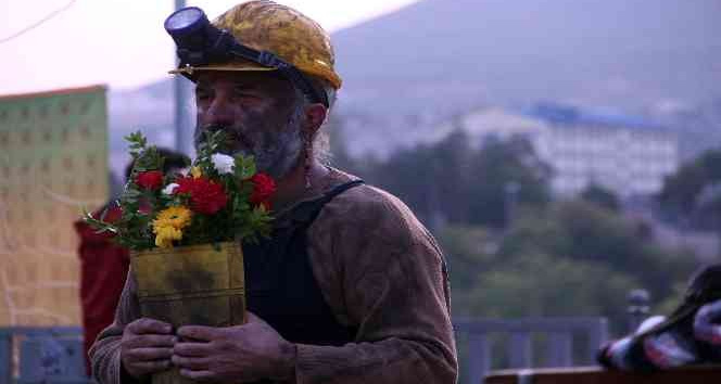 Tunceli’de, maden ocağındaki patlamada hayatını kaybedenler anısına sokak performansı sergilendi