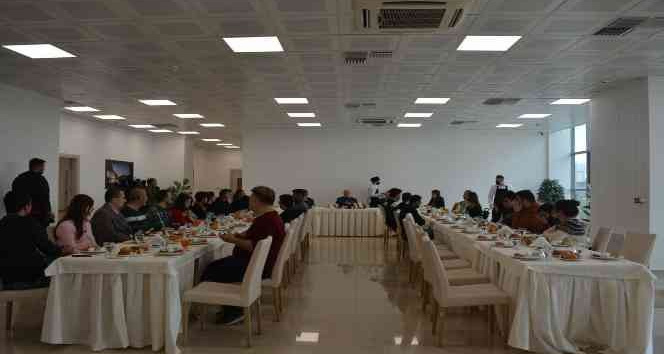 Rektör Savaş, özel gereksinimli öğrencilerle kahvaltıda buluştu