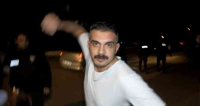 Alkollü çıktı, basın mensubunu darp edip kamerasını kırdı