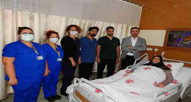 (Özel) Böbreğindeki taş 100 parçaya ayrılarak çıkarıldı