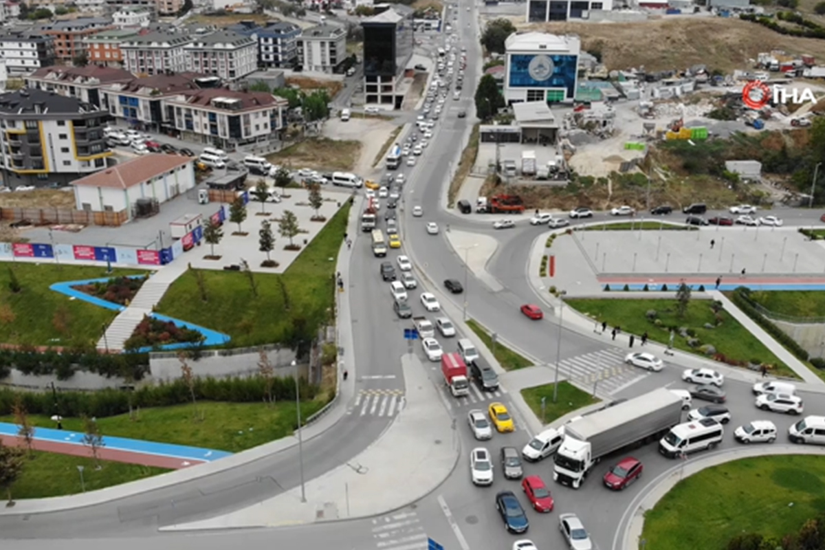 Beylikdüzü’nde yıllardır çözülemeyen trafik çileye dönüştü