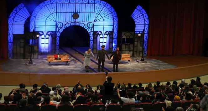 NEVÜ’de Tiyatro Şöleni ‘Yirmibironbeş Treni’ oyunuyla başladı