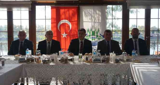 Vali Kırbıyık: "Muhtarlar, kendi sağlıklarını da ortaya koyarak önemli çalışmalar yürüttü"