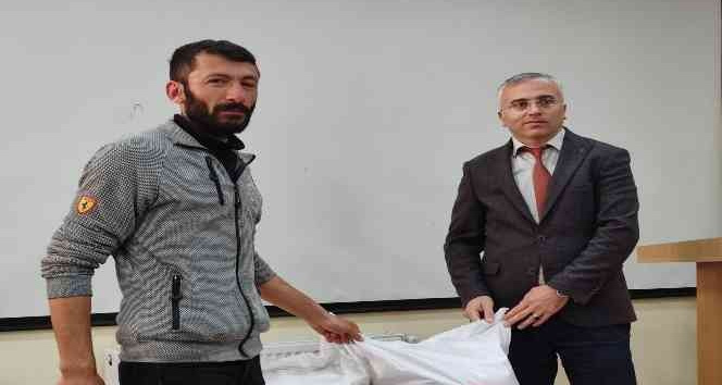Ardahanlı çiftçilere kavılca buğdayı tohumu ve arı kovanı dağıtıldı
