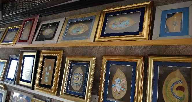 Çanakkale’nin simgelerini yaprağa işledi