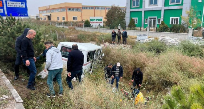 Afyonkarahisarda işçi servisi kaza yaptı: 10 yaralı