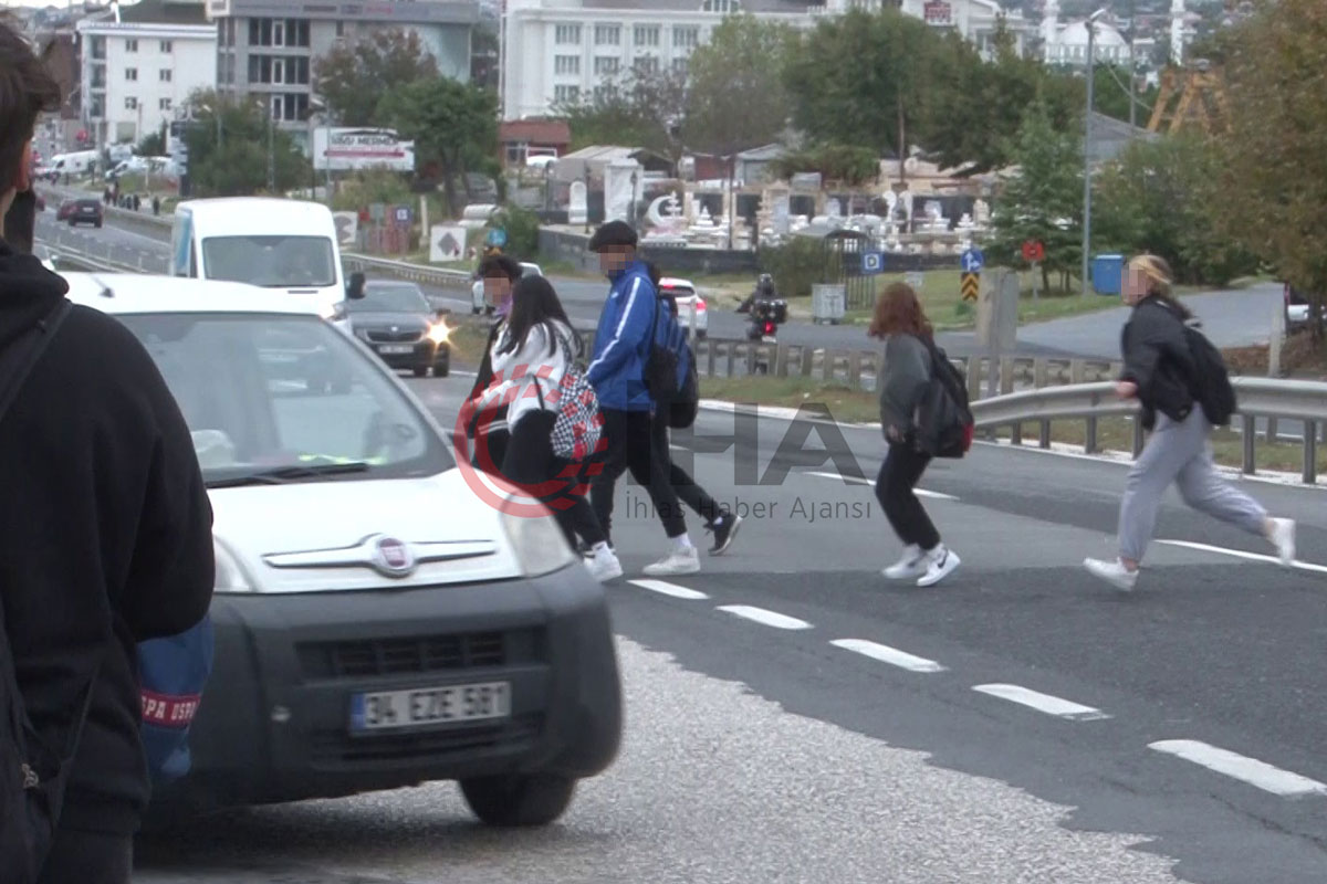 Büyükçekmece’de 3 gencin öldüğü yerde liselilerden tehlikeli hareketler