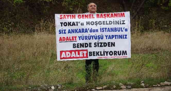 Kılıçdaroğlu’nun kaldığı otelin karşısında "Adalet istiyorum" diye pankart açtı