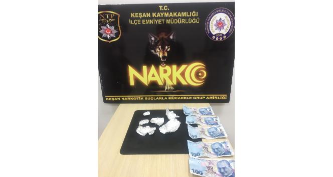 Polis ekiplerinden uyuşturucu ve sahte para operasyonu