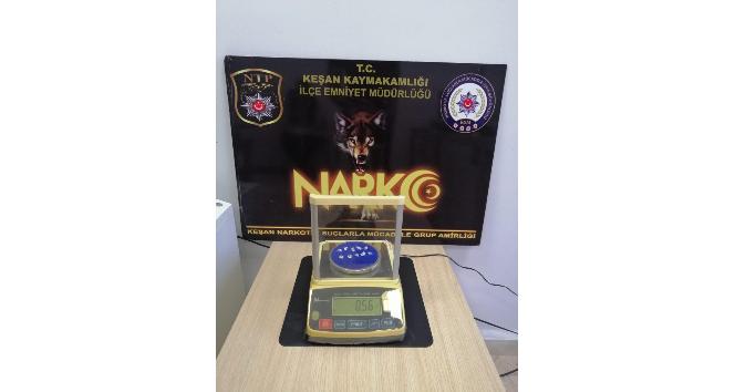 Şüphe üzerine durdurulan şahsın üzerinden uyuşturucu madde çıktı