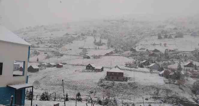 Giresun’un yüksek kesimleri beyaza büründü