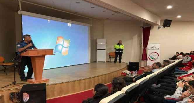 Tunceli’de öğretmen ve öğrencilere ’siber zorbalık’ eğitimi