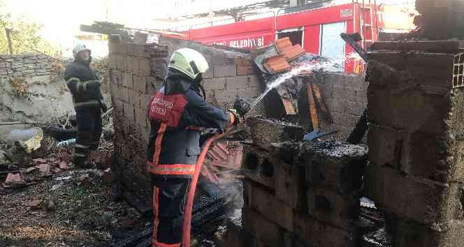 Edirne’de kullanılmayan evin kömürlüğünde yangın çıktı