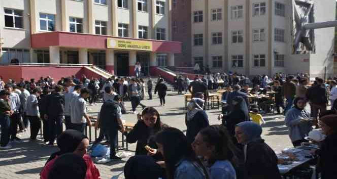 Öğrenciler, akranları için yardım etkinliği düzenledi
