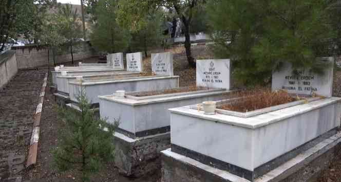 Siirt’te PKK’lı teröristlerin katlettiği 13’ü çocuk 22 vatandaş törenle anıldı