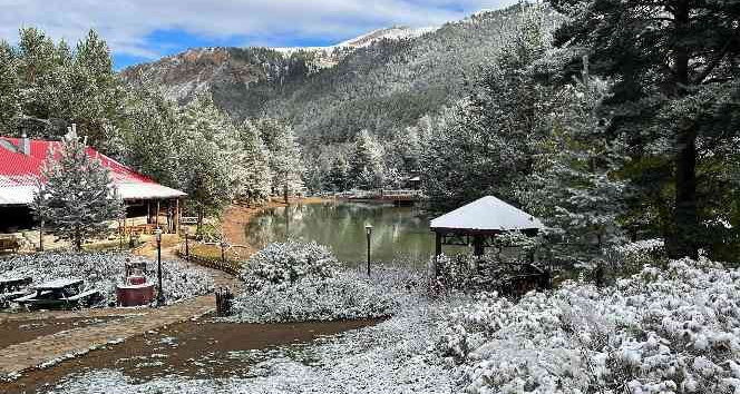 Limni Gölü’nden kar manzaraları