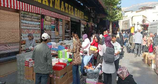 İndirimi duyan koştu, vatandaşlar birbiriyle yarıştı