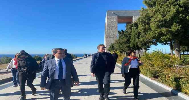 AB Türkiye Delegasyonu Başkanı Büyükelçi Meyer-Landrut, Çanakkale Şehitler Abidesi’ni ziyaret etti