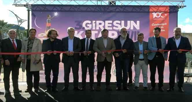 Giresun’da “Cumhuriyeti bilgiyle yükseltelim” temalı kitap fuarı açıldı