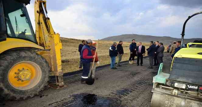 Vali Öner, yol çalışmalarını denetledi