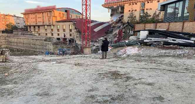 Küçükçekmece’de çöken binanın bilançosu gün ağarınca ortaya çıktı