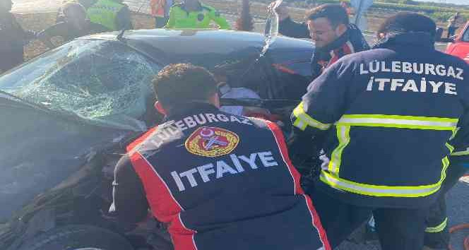 Kırklareli’nde otomobille hafriyat kamyonu çarpıştı: 3 yaralı