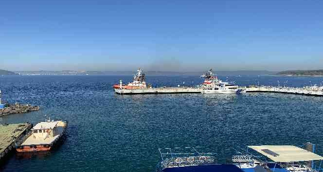 Çanakkale Boğazı sisin etkisini yitirmesiyle transit gemi geçişlerine açıldı