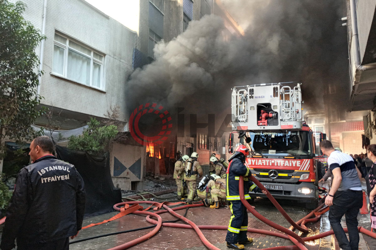 İşyeri alevlere teslim oldu: Ekmek teknesinin yanışını gözyaşları içerisinde seyretti