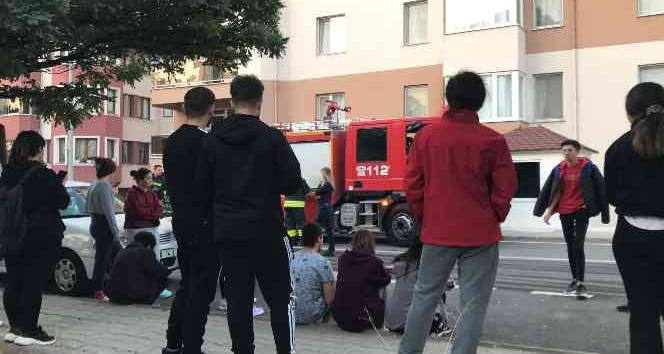 Apartta ocakta çıkan yangın korkuttu