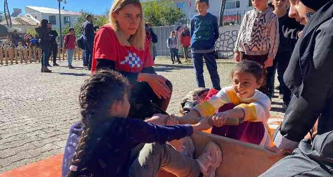 Karlıova’daki şenlikte çocuklar doyasıya eğlendi