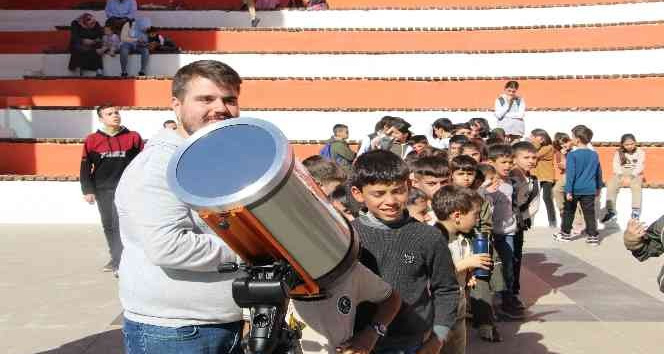 Şırnaklı çocuklar güneş tutulmasını izledi