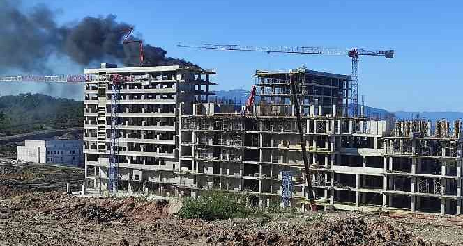 Ordu Şehir Hastanesi inşaatında çıkan yangın korkuttu