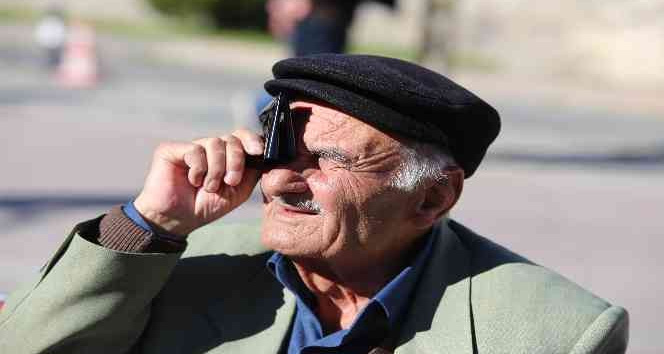 Gümüşhane’de vatandaşların güneş tutulması merakı