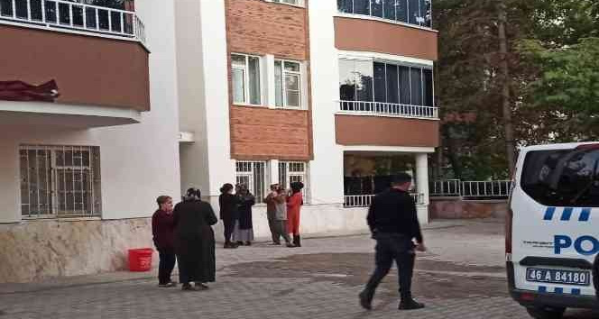 Balkondan düşen genç hayatını kaybetti