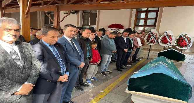 Şehit öğretmenin annesi toprağa verildi