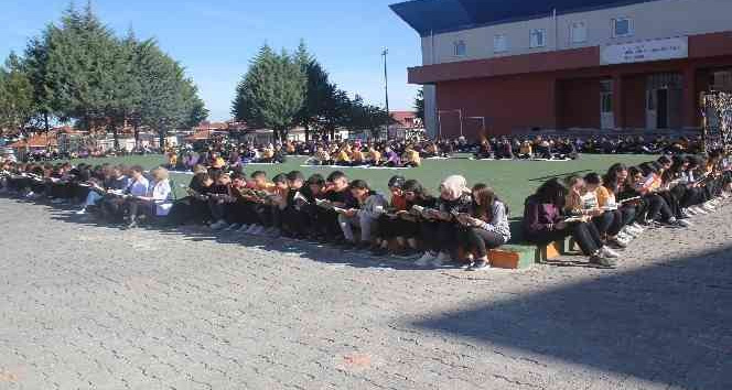 Ordu’da yaklaşık bin öğrenci, kitap okuma etkinliğinde bir araya geldi
