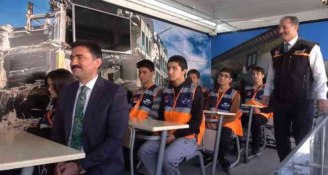 AFAD’ın simülasyon tırında Van depremini yaşadılar