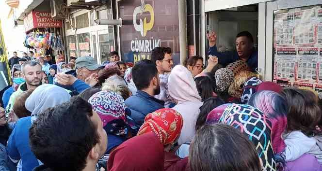 Mağaza açılışında izdiham