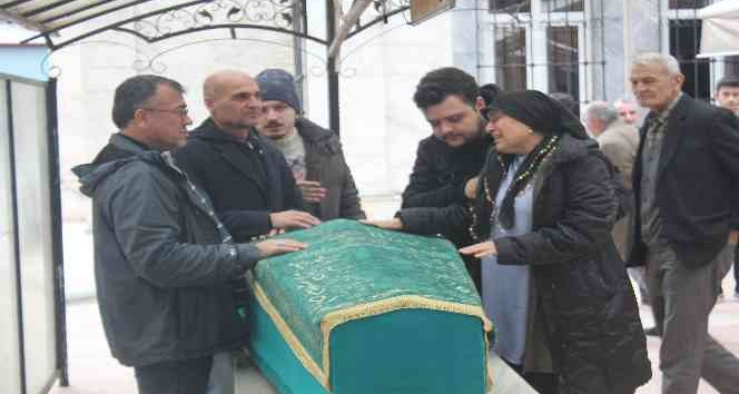 Tiyatro sanatçısı Mustafa Karadeniz son yolculuğuna uğurlandı