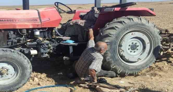 Traktörün altında kalan sürücüyü itfaiye kurtardı