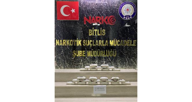 Bitlis’te durdurulan araçtan 12 kilo metamfetamin çıktı
