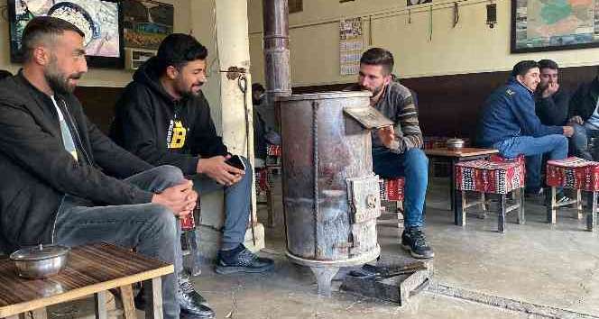 Yılın 6 ayını kar altında geçiren Karlıova’da, sobalar tütmeye başladı