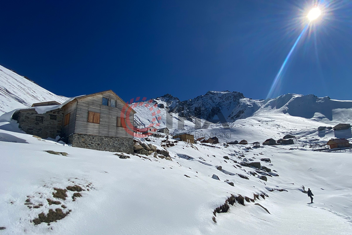Artvin yaylaları beyaza büründü