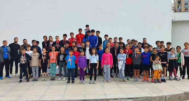 Karaman’da atletler Cumhuriyet için koştu