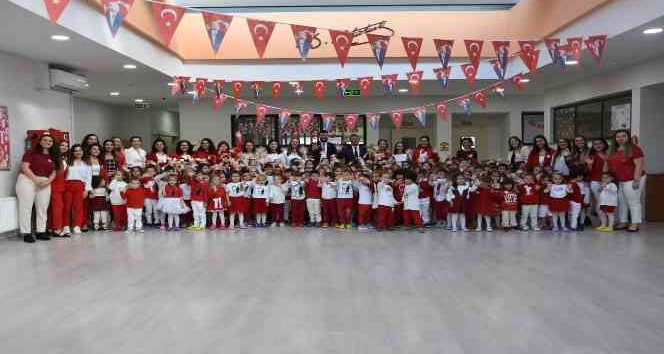 Atam Kreş’in minik öğrencileri Cumhuriyet Bayramı’nı kutladı